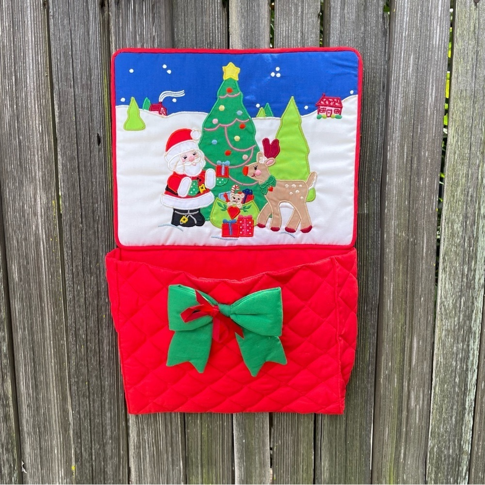 Vintage House of Hatten Inc. Quilted Christmas Card Holder with Holiday Scene